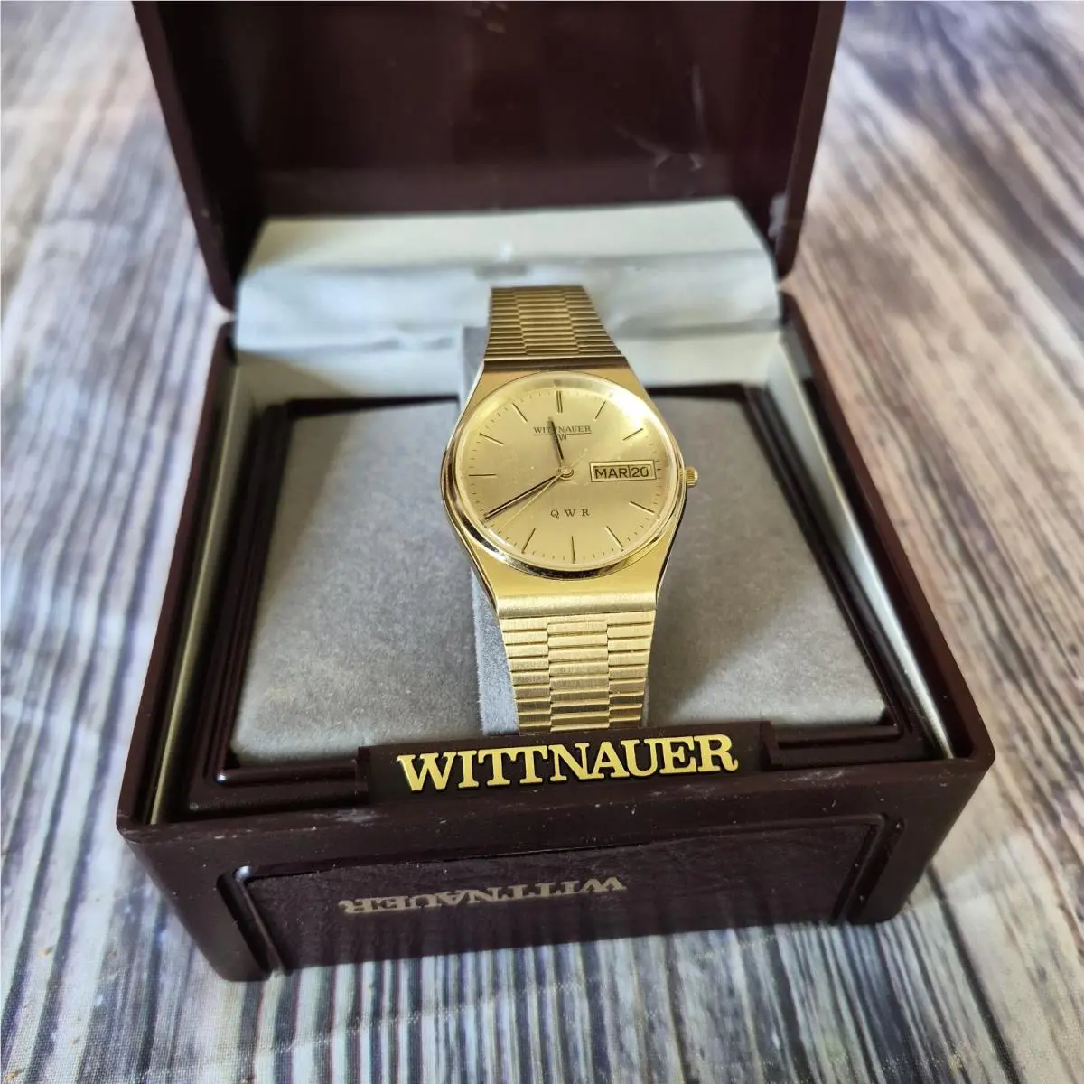 Vintage Wittnauer Qwr Mens Watch Gold Tone Nos Presentation W/ Box Needs Battery