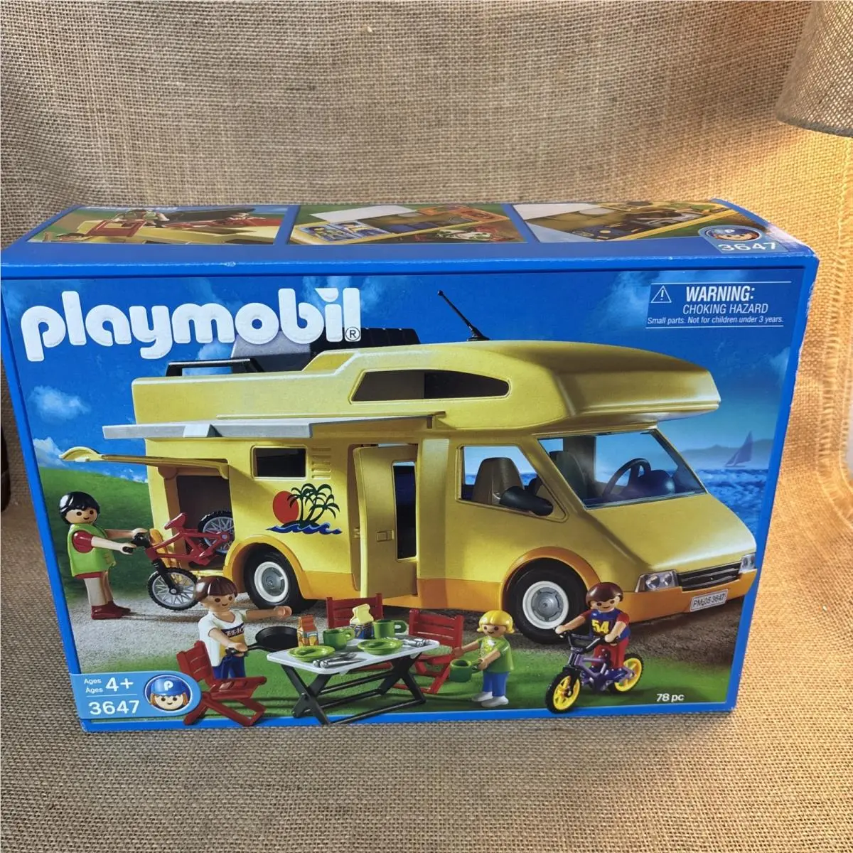 Playmobil Family Vacation Camper RV Motorhome 3647