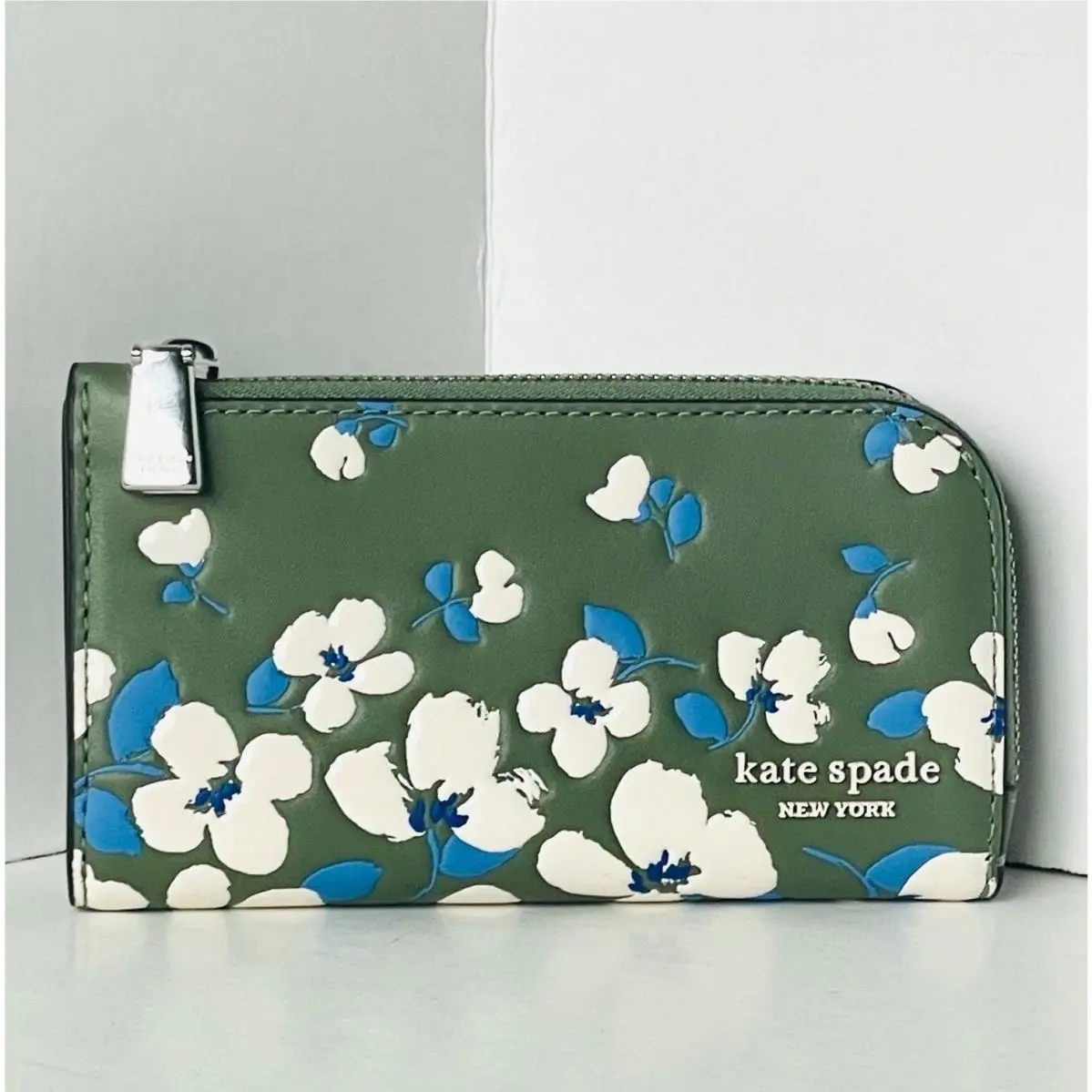 Kate Spade Devin Bifold Wallet Cedar Green Painterly Bouquet Floral Leather