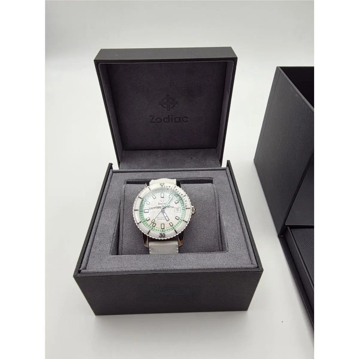 Zodiac Super Sea Wolf Automatic Diver 200m White/green Dial White Strap Date