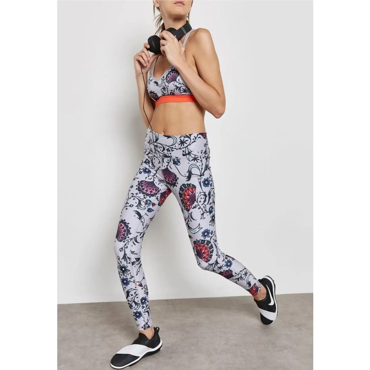 Nike clothing - floral (UPC: 883419325809) 0