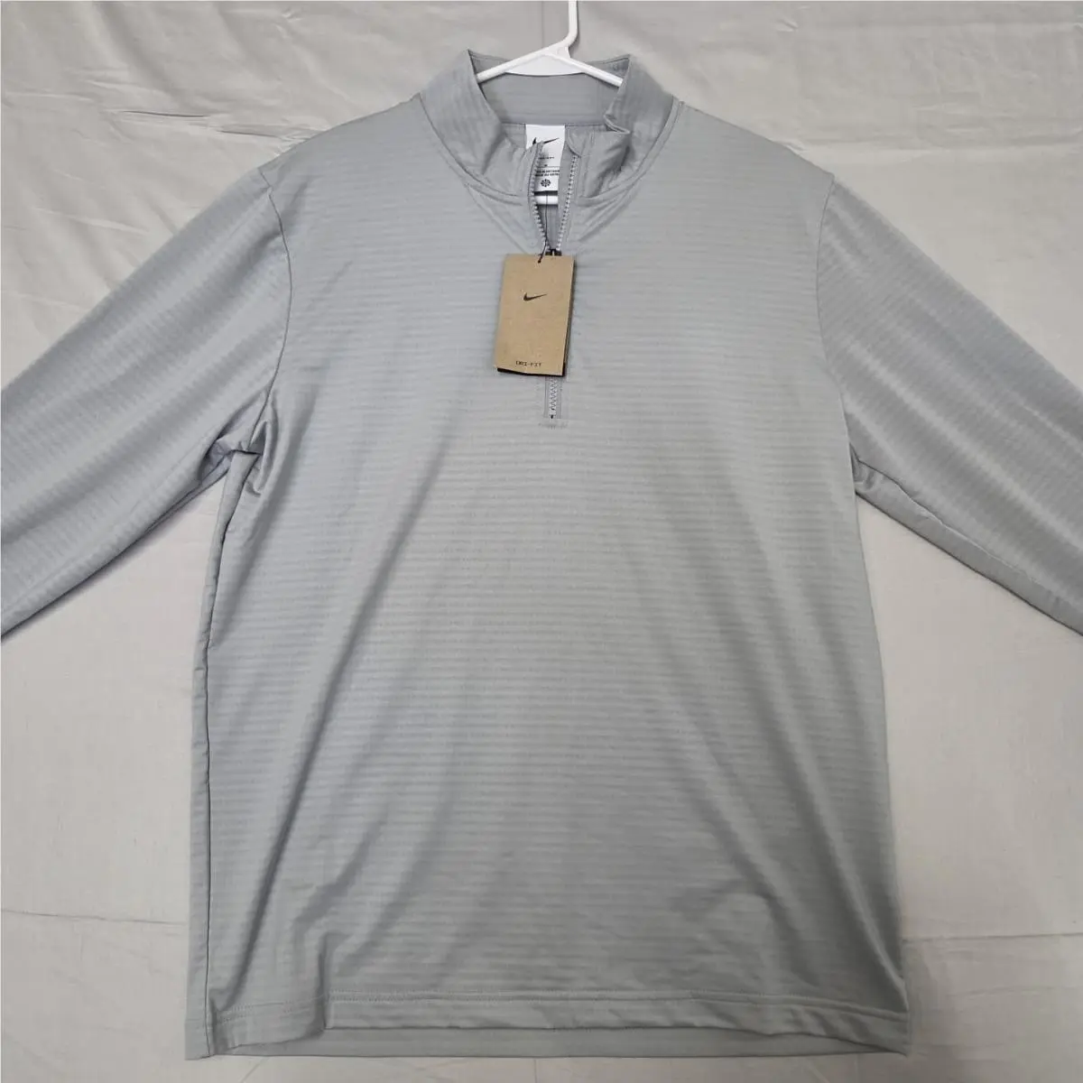 Nike clothing - Gray (UPC: 197860028418) 0