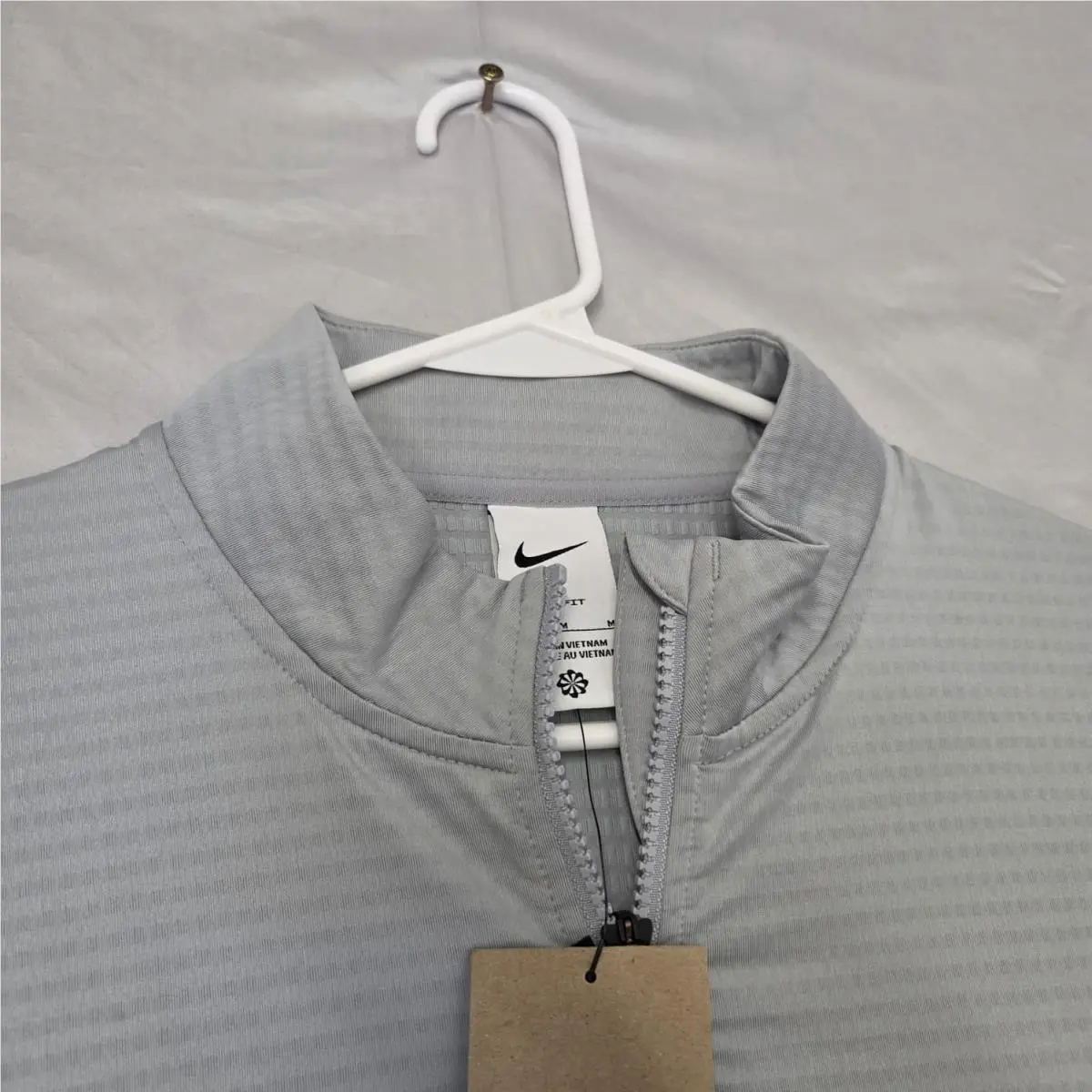 Nike clothing - Gray (UPC: 197860028418) 1