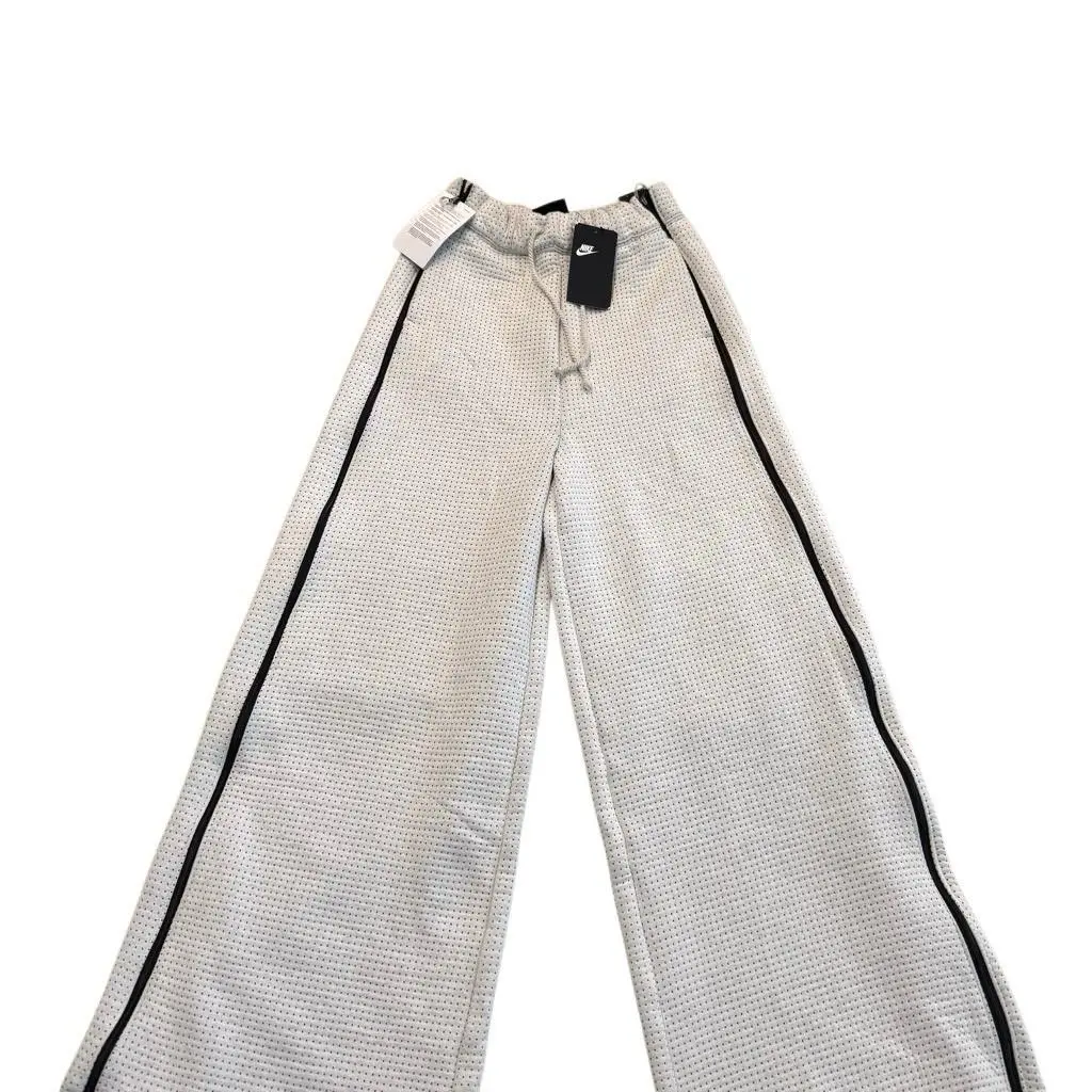 Nike clothing - White 1