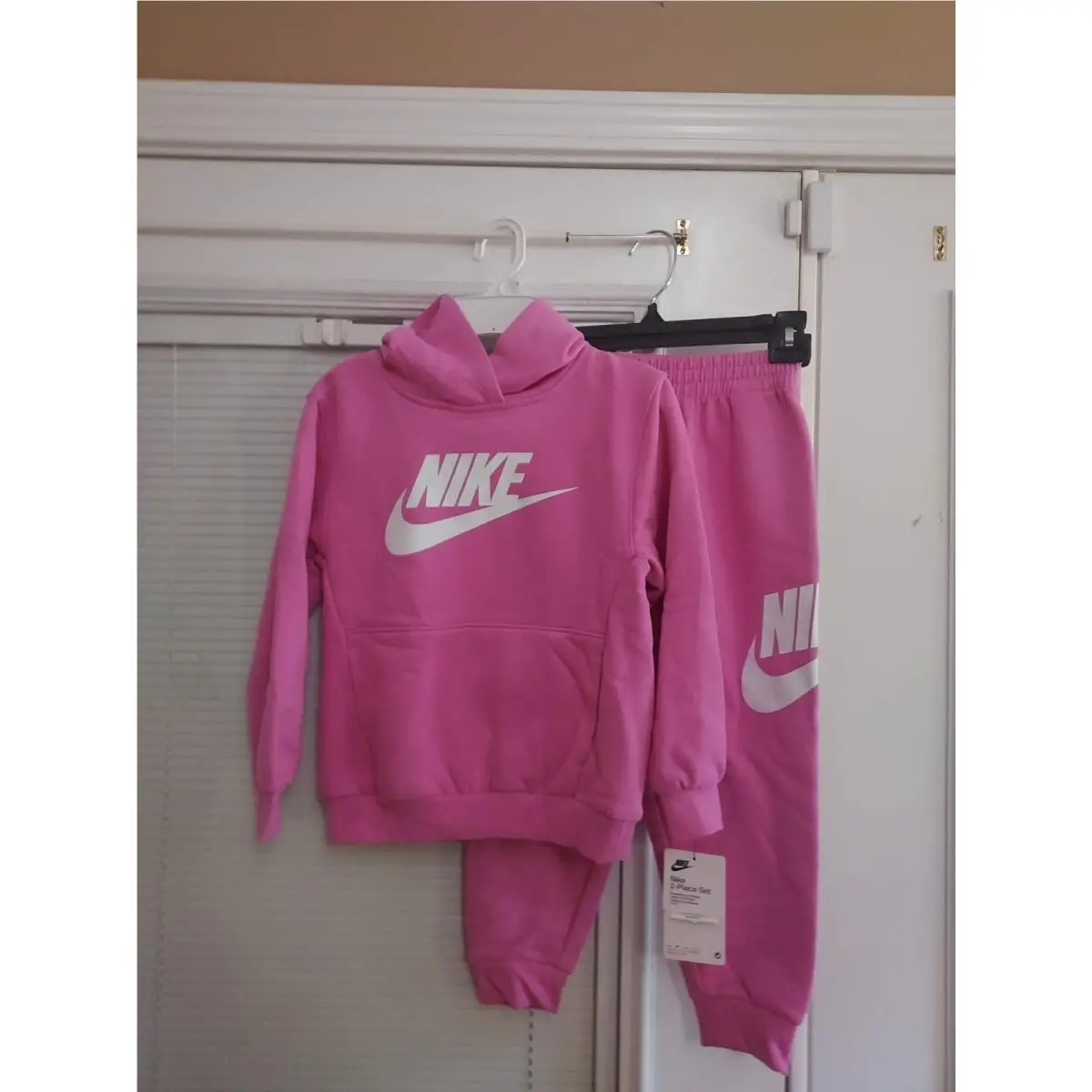 Nike Size 6 Girls Pink 2 Piece Joggers Set