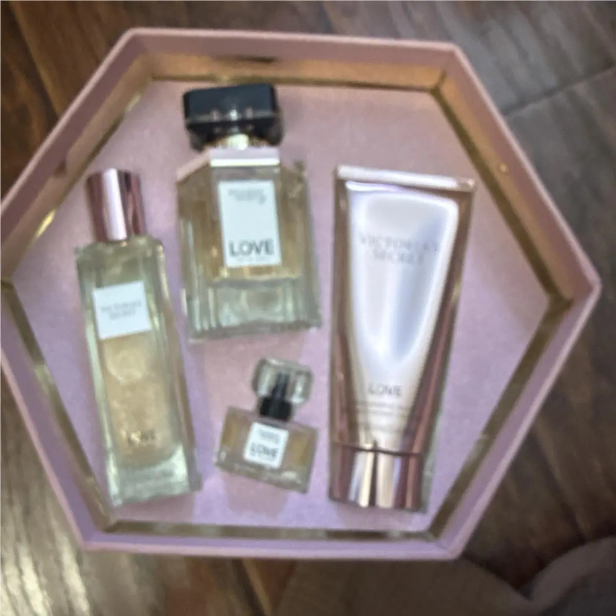 Victoria`s Secret Love Gift Set 4 Pcs