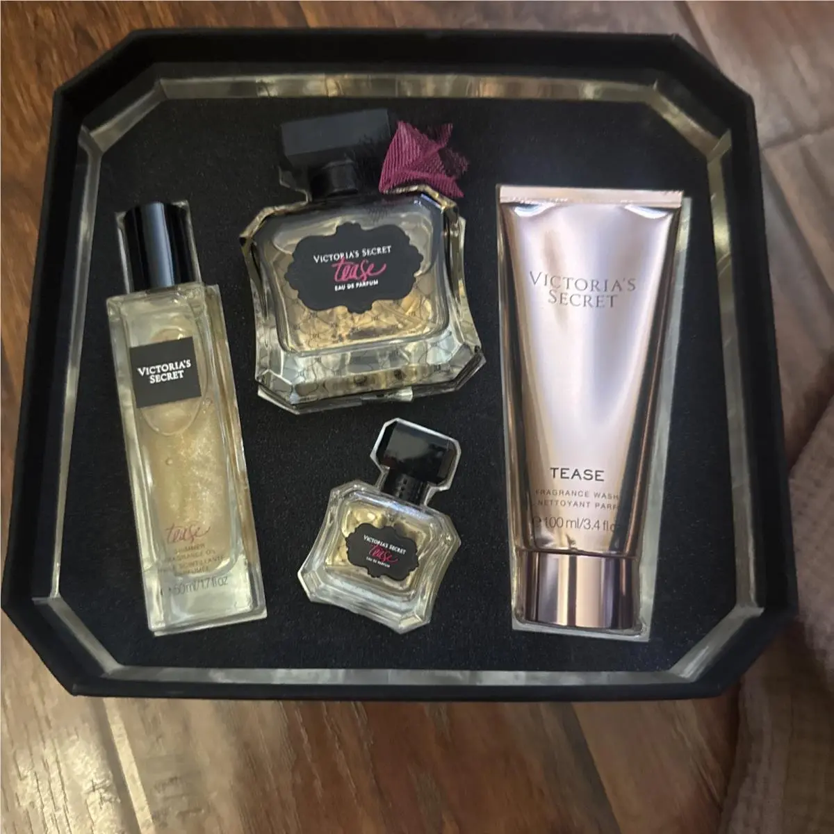 Victoria`s Secret Tease 4pc Gift Set Eau de Parfum 1.7oz+0.25 +oil 1.7 +s/gel