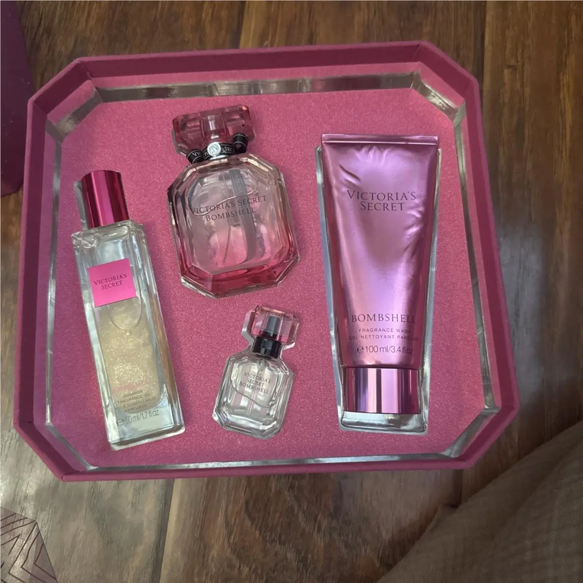 Victoria`s Secret Bombshell Fragrance Gift Set Edp Oil Wash