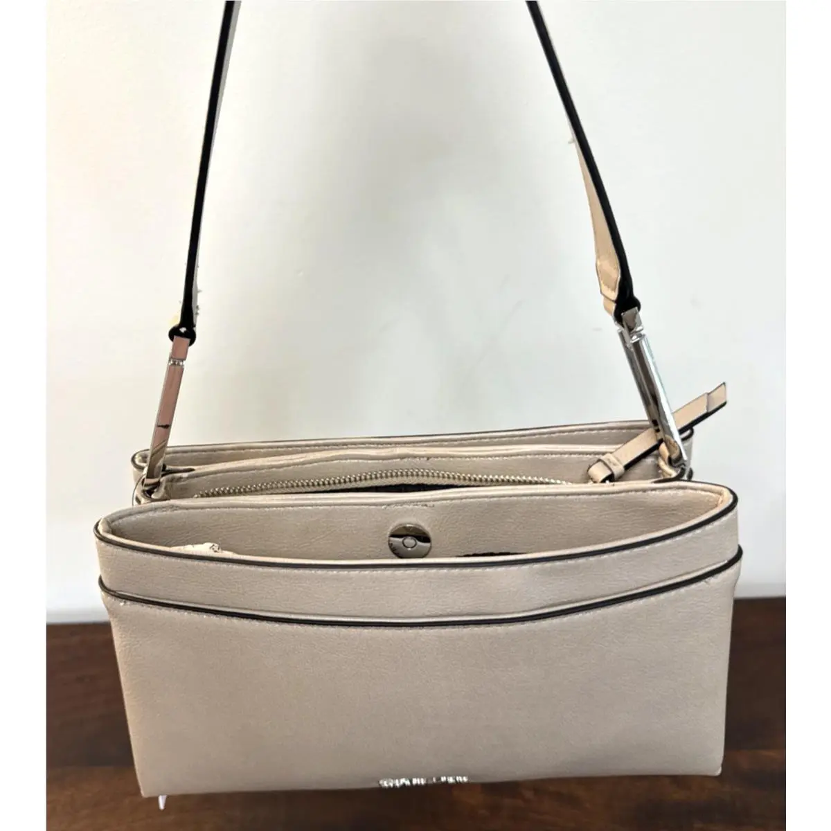Calvin Klein Leather Shoulder Handbag Beige Dune Compartments H6AZDAE6