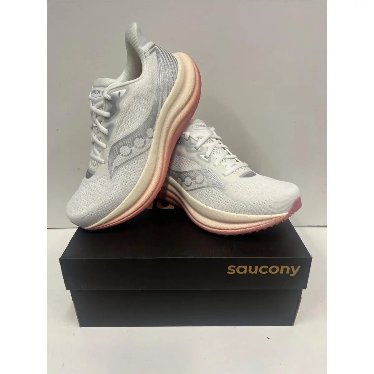 Saucony Triumph 23 -- Women`s Running Shoes