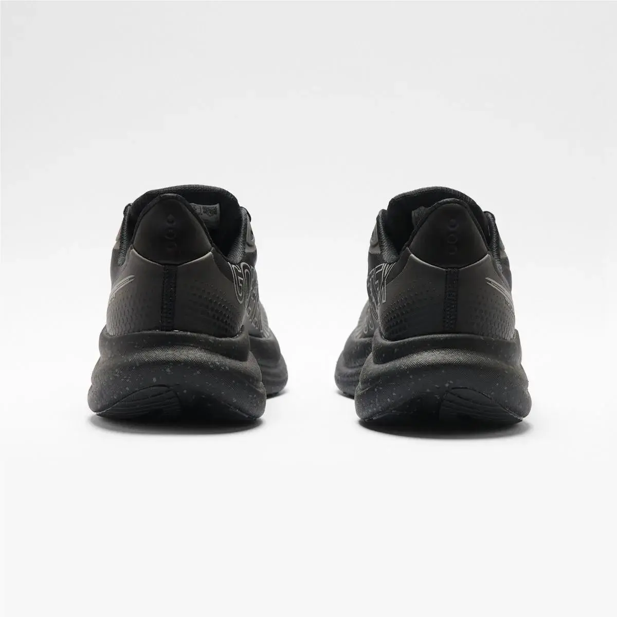Saucony shoes - Triple Black 14