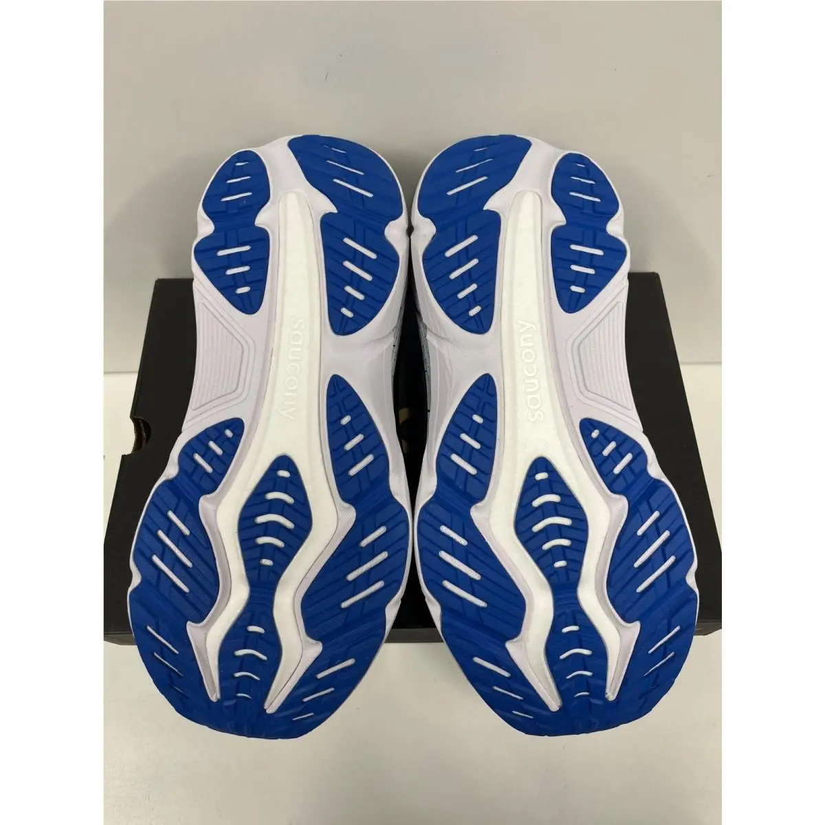 Saucony shoes - Saucony Hurricane 25 - Hurricane - Black/White (200) 30