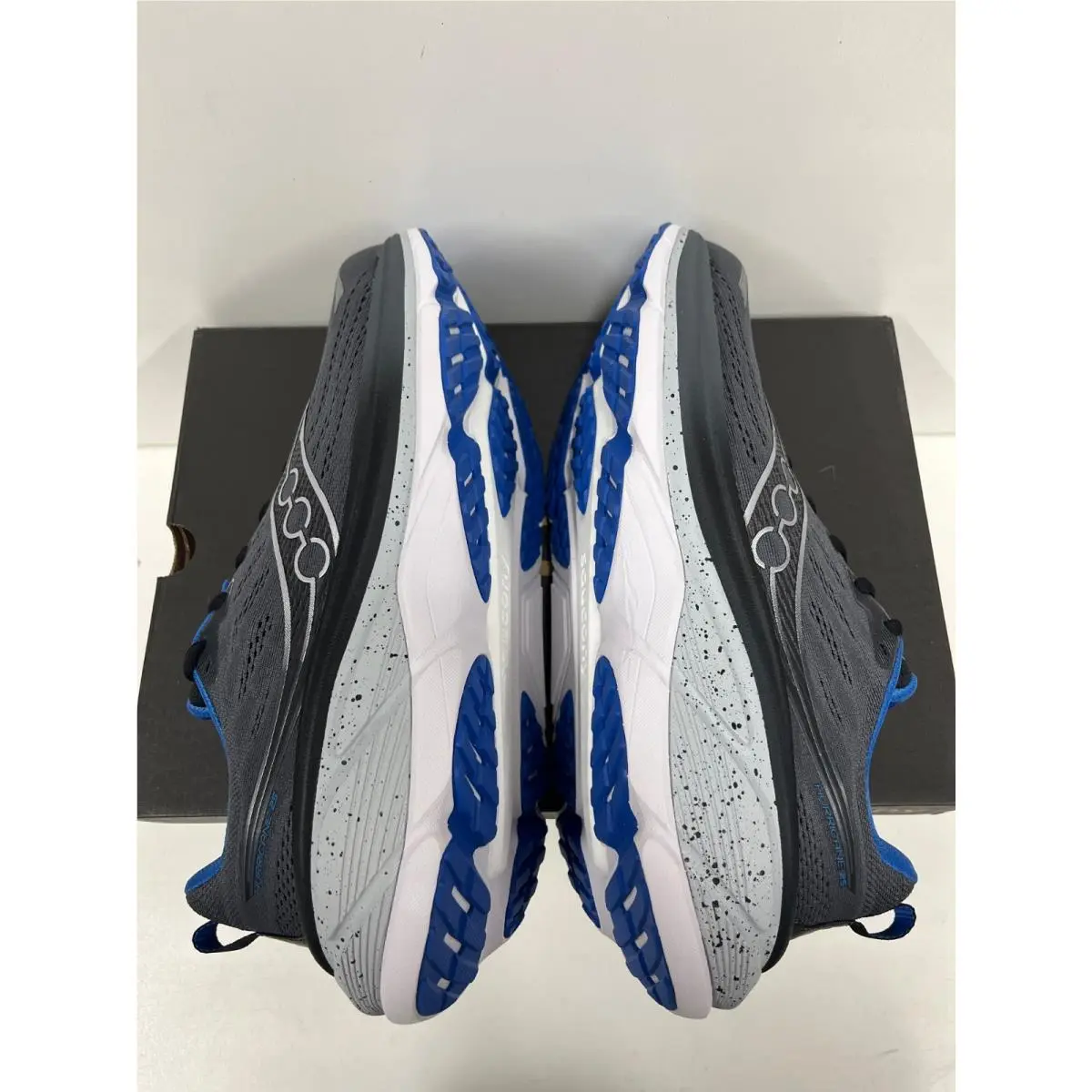 Saucony shoes - Saucony Hurricane 25 - Hurricane - Black/White (200) 32