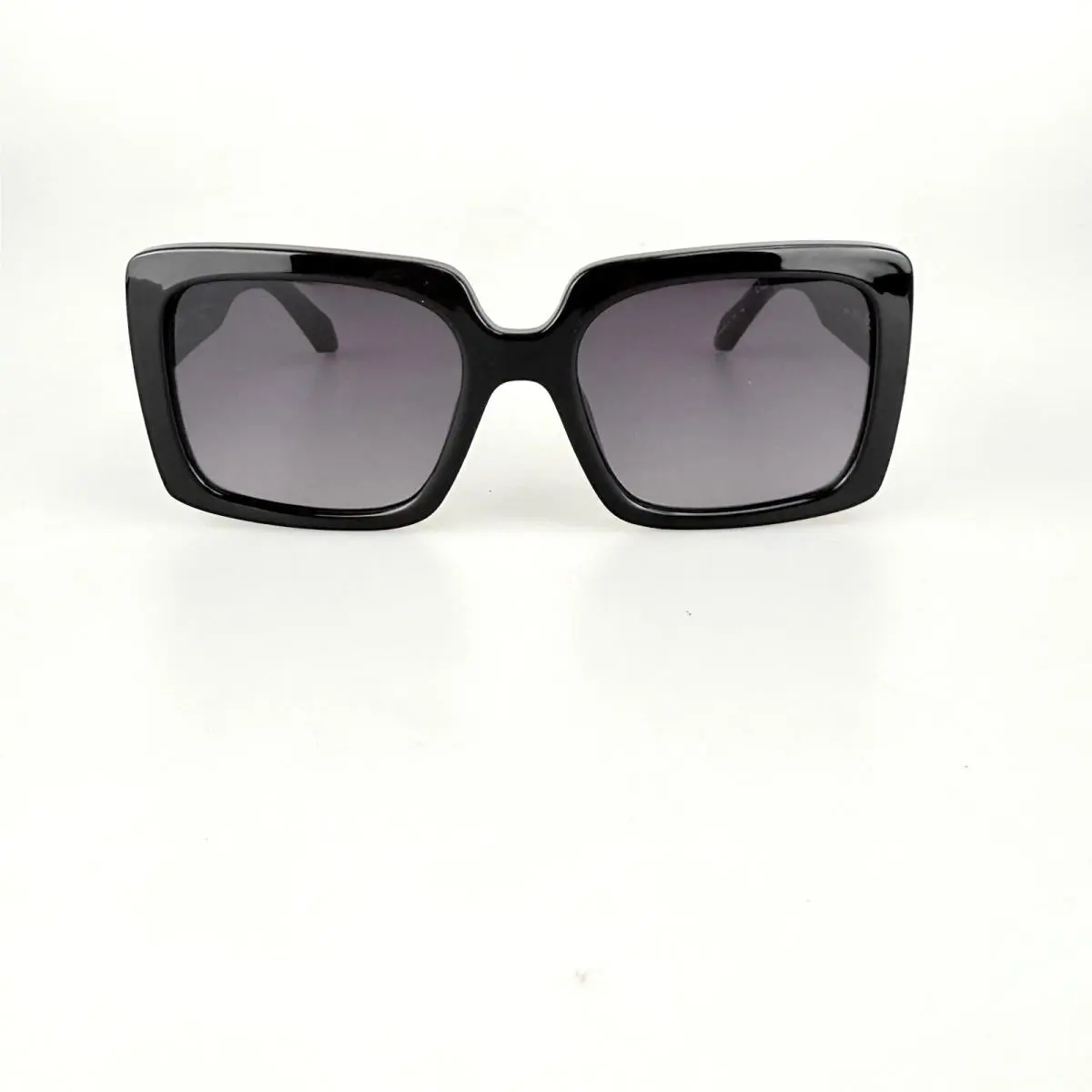 Quay Sunglasses Mod. Total Vibe Shades Black Oversized Square 80648