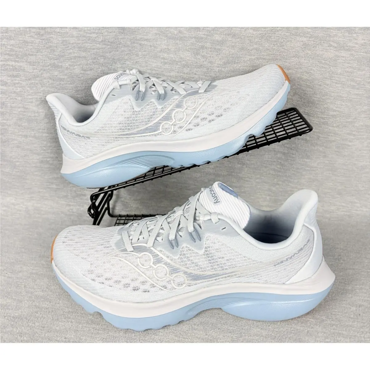 Saucony Kinvara 16 Running Sneakers Mens 9.5 Blue Cloud Storm White Comfort