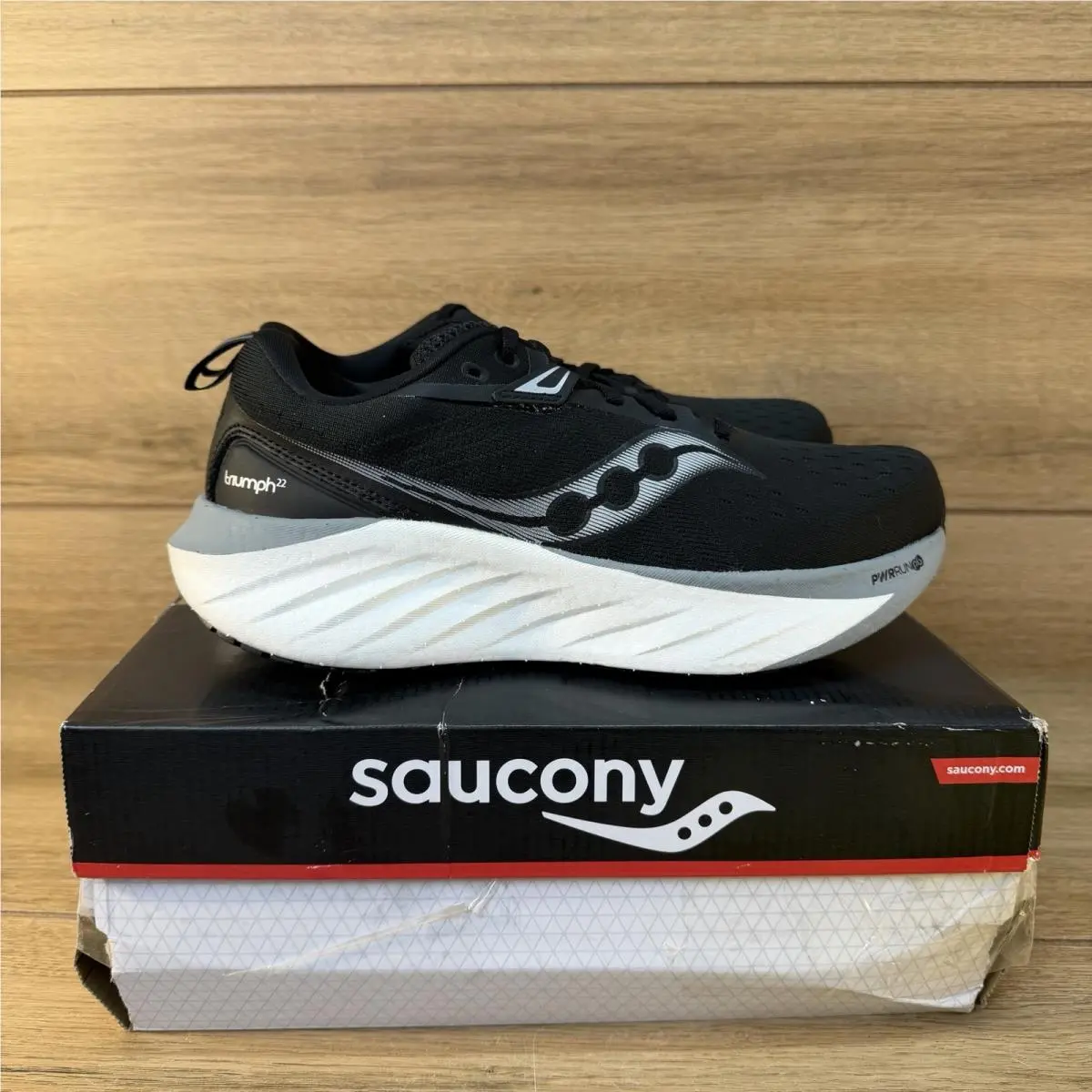 Saucony Triumph 22 Black White Women’s Size 8 10964-200