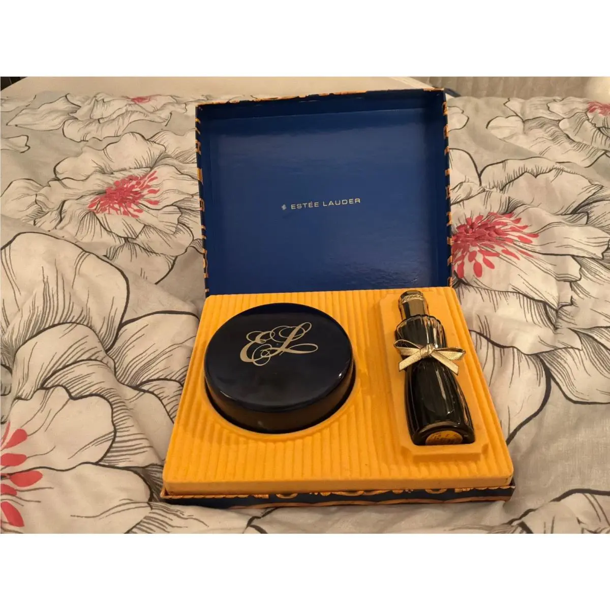 Vintage Estee Lauder Boxed Girt Set of Youth Dew Perfume Spray Dysting Powder