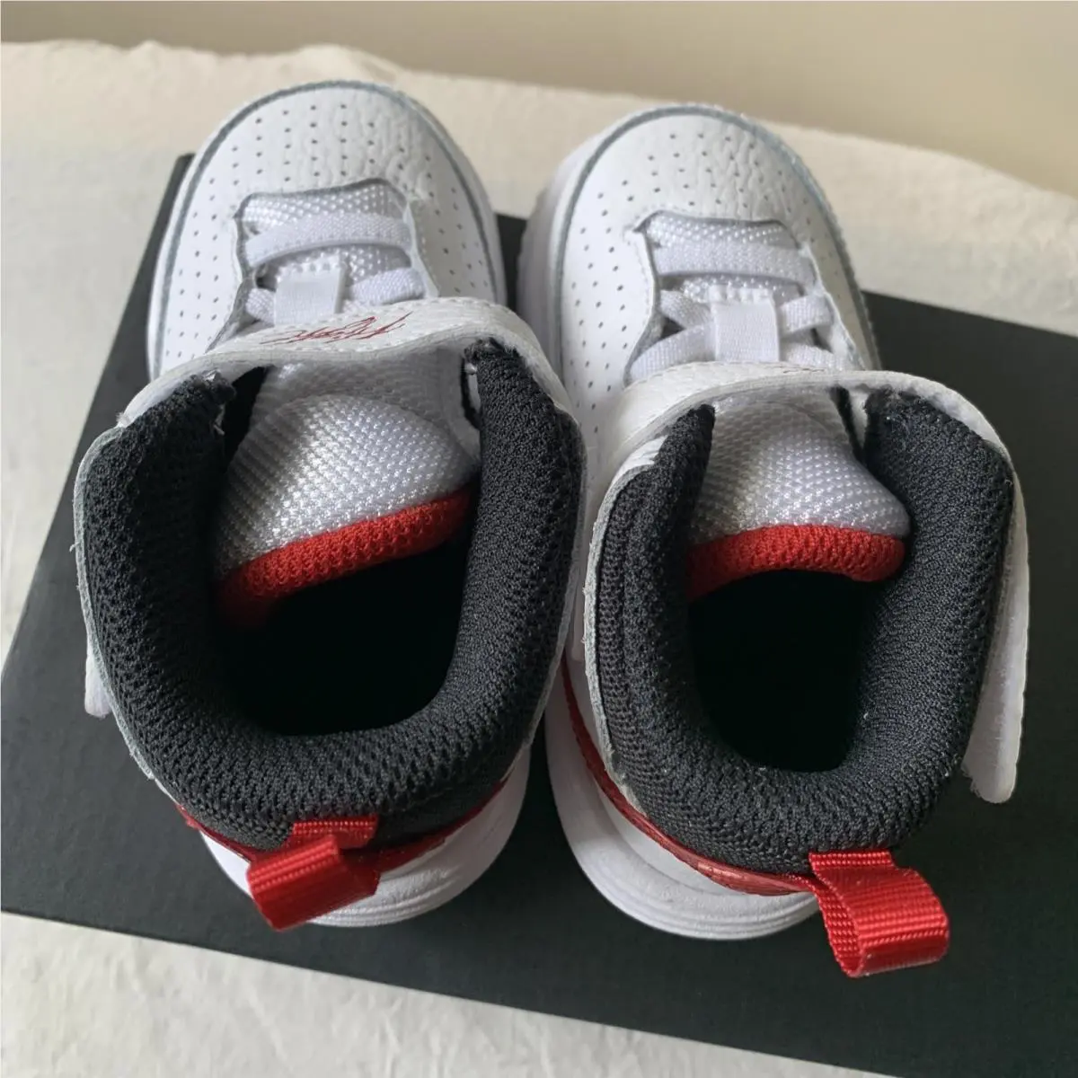 Nike shoes - Jordan Max Aura - Max Aura - White 3