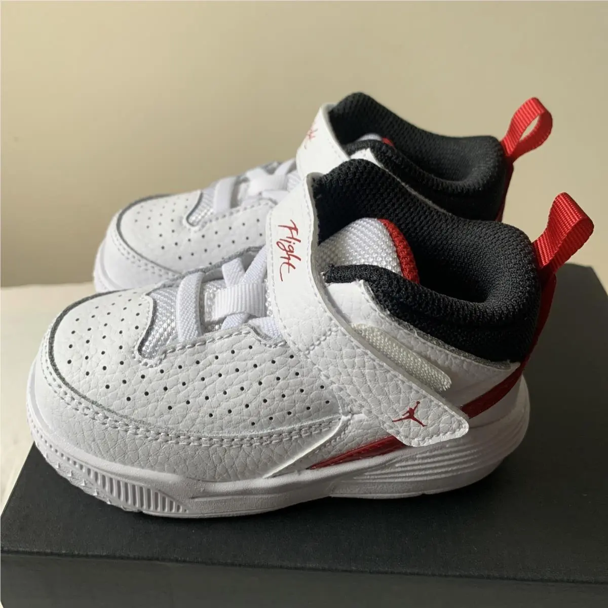 Nike shoes - Jordan Max Aura - Max Aura - White 0