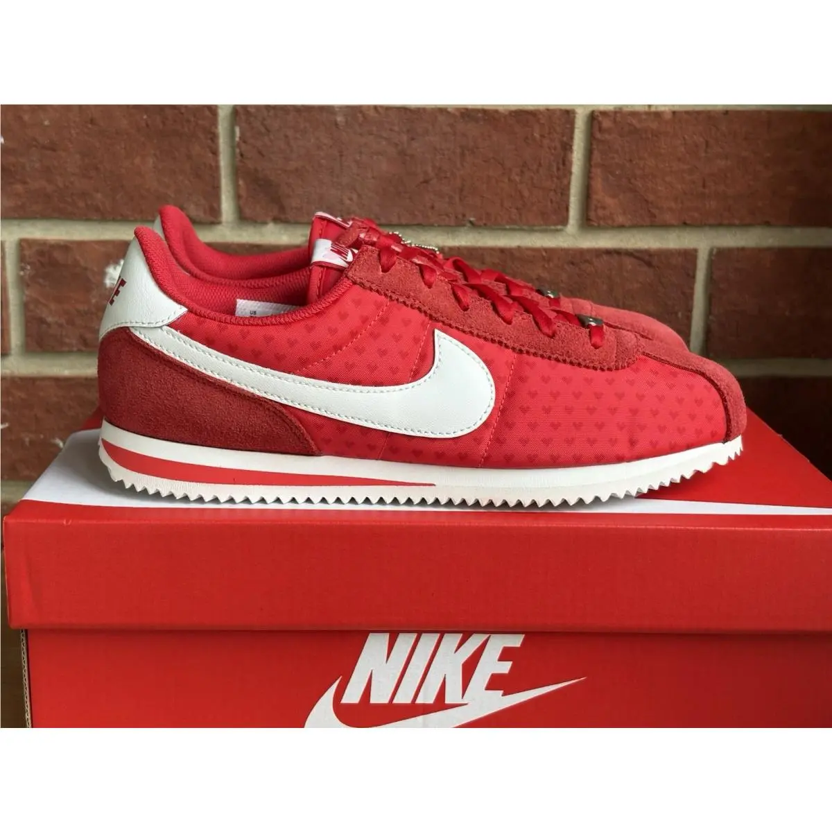 Nike Cortez Size 6.5Y or 8 Womens Valentine`s Day Red White Heart Shoes