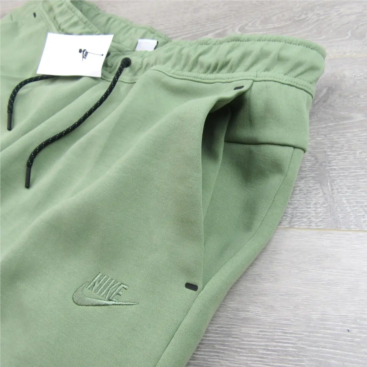 Nike clothing - Sportswear Tech - Sportswear Tech - DX0581-386 - Green (UPC: 196156750859) 4