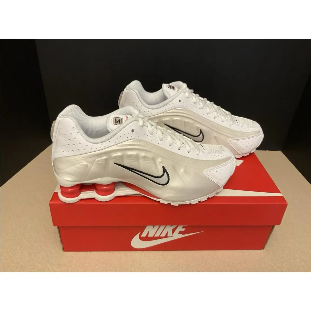 Nike Shox R4 White/white Phantom Athletic Shoes. Youth’s 5.5Y. Womens 7