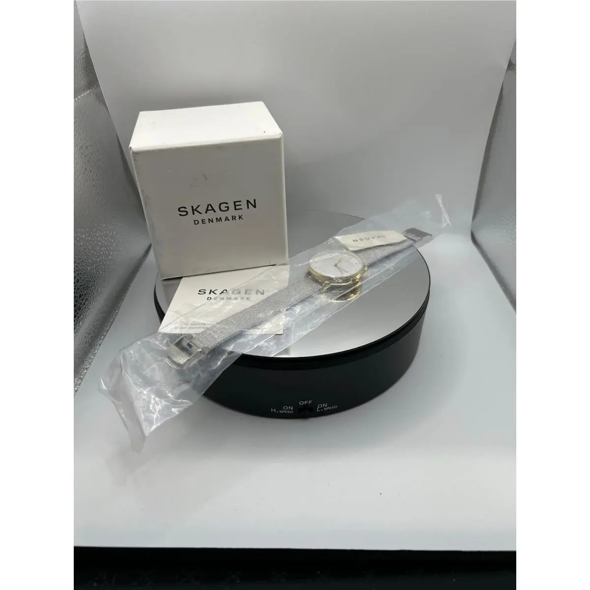 Skagen Riis Minimalist Women`s Watch Silver Mesh Band in Box