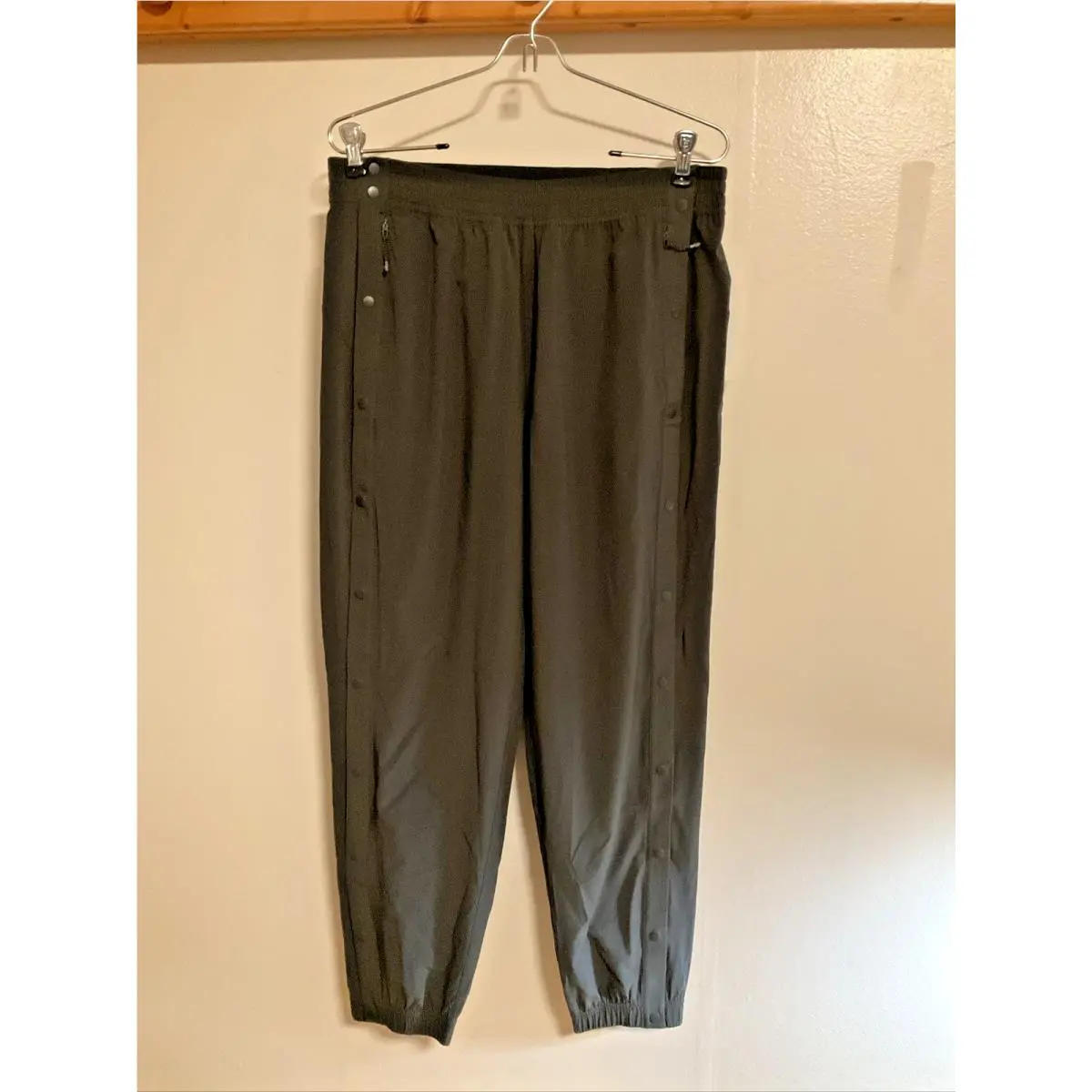 Lululemon Women’s 8 Gray Tear Away Pants Fashion Designer