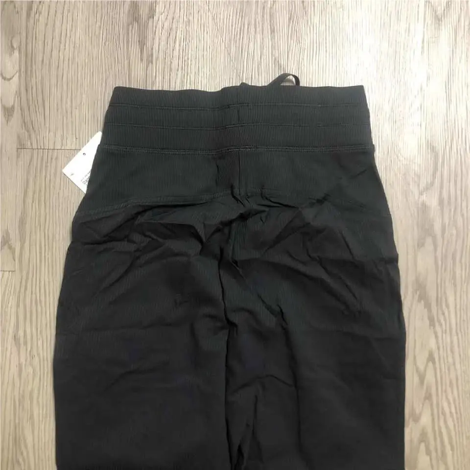 Lululemon clothing - Black 4