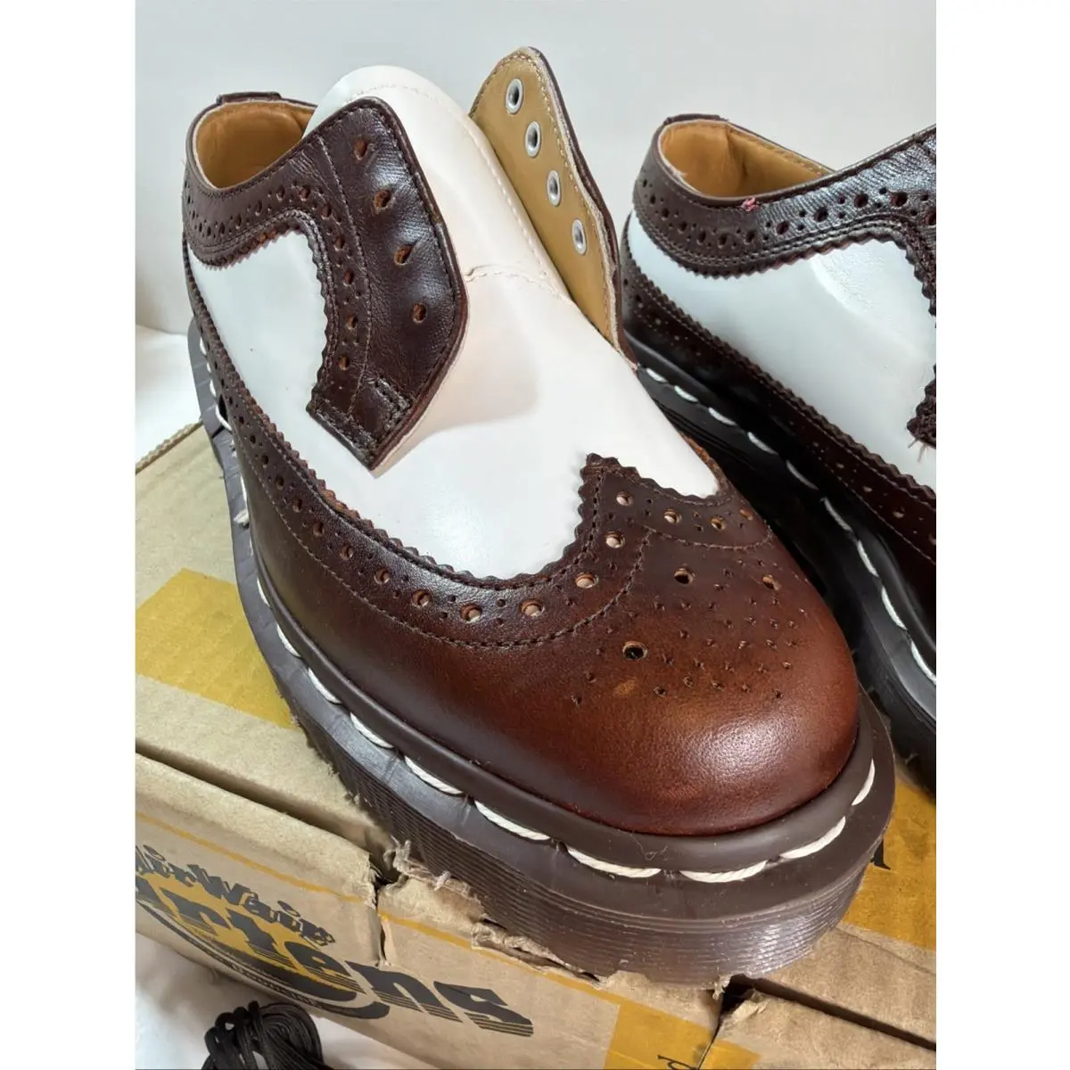 Dr. Martens shoes - AW 004 - Brown 0