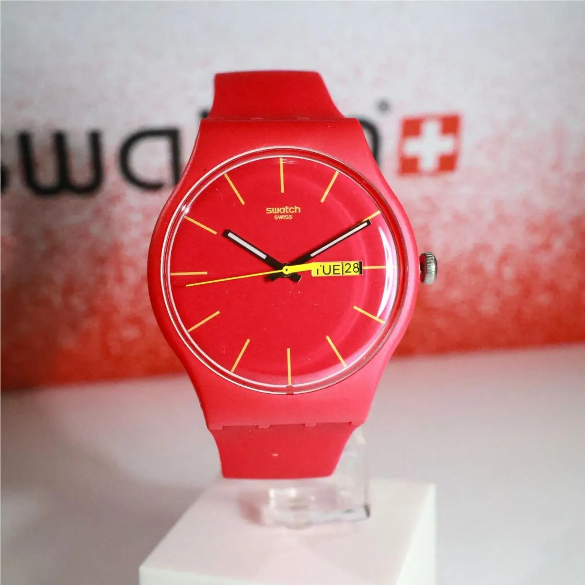 Limited Swiss Made Swatch Rubine Rebel SUOR704 41MM Pink Berry Date Day Sil