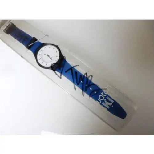 Monoblue Swatch 1st Skin Signed By Tyra Banks Nib-rare Cracked Case