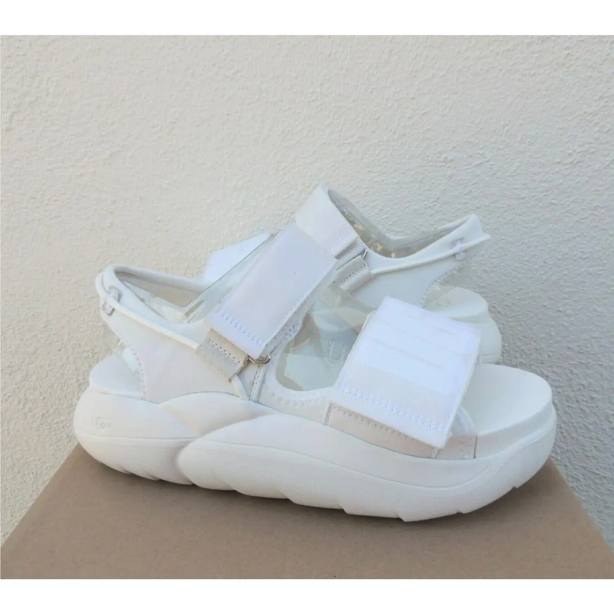 Ugg White LA Cloud Strap Platform Sneaker Sandals Women US 9/ Eur 40