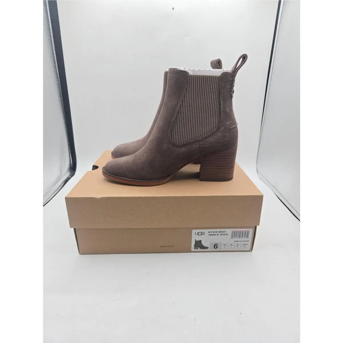 Ugg Women’s Faye Chelsea Boots Bootie Size 6 1095063 Brown Mysterious
