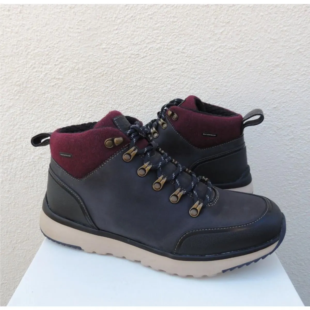 Ugg Olivert Navy Waterproof Leather/ Snow Hiker Boots Men US 8/ Eur 41