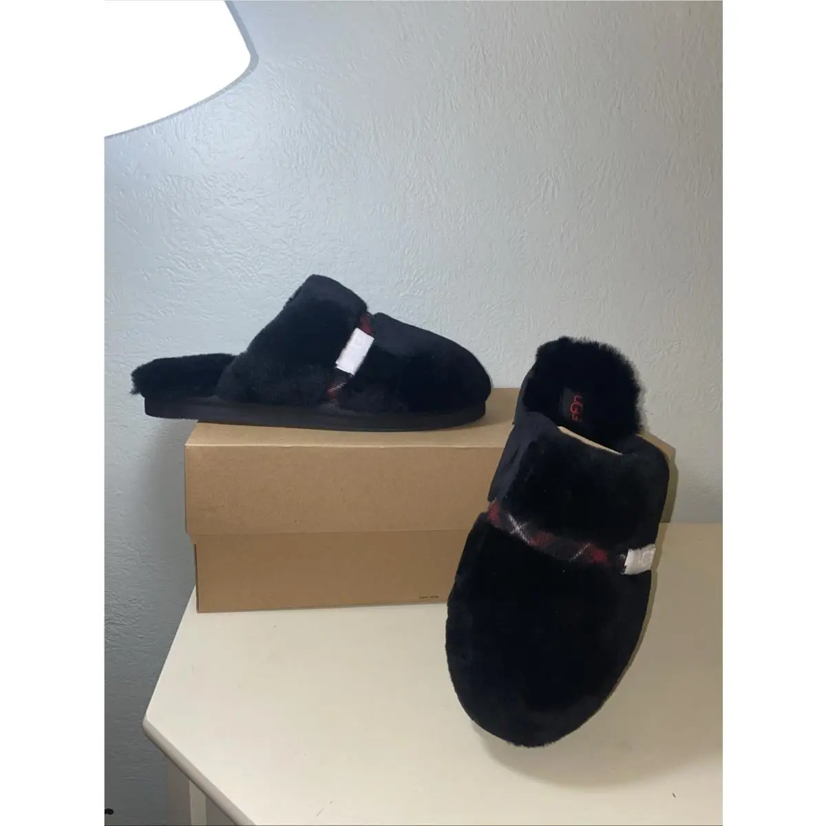 Ugg Australia Women`s Dalla Plaid Slipper Black Size 10 Warm Fuzzy Soft