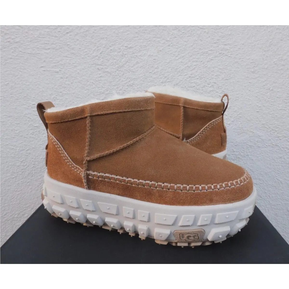 Ugg All Gender Venture Daze Ultra Mini Platform Boots Men US 7/ Women 8