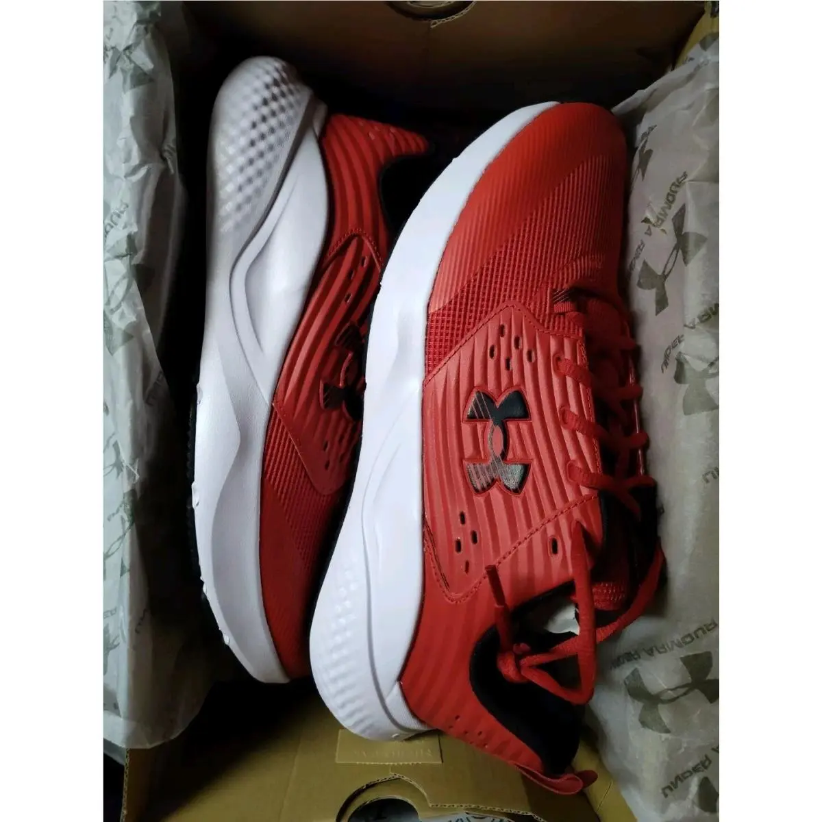 Under Armour Men`s Charged Commit TR 4 Running Shoes Red White Sneakers Size 12