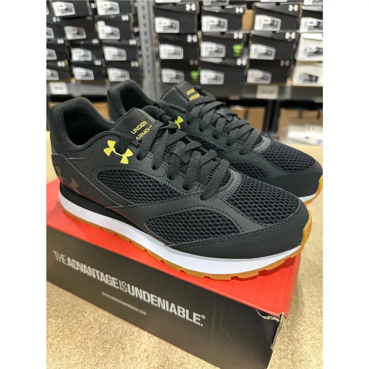 Under Armour Womens Jogger Shoes Sz 10