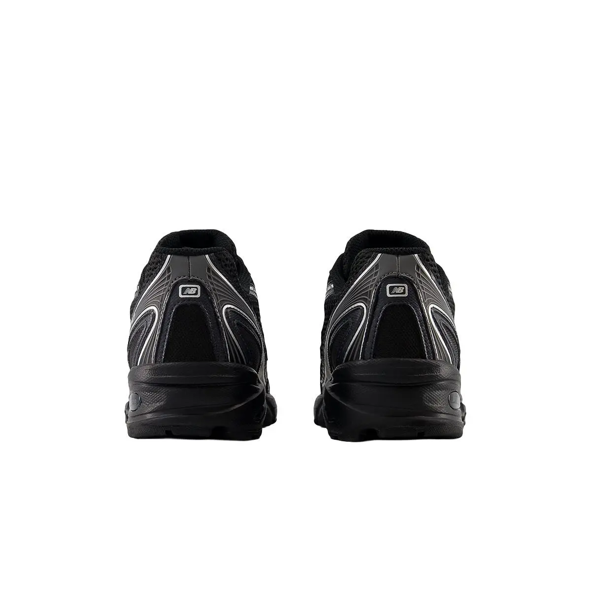 New Balance shoes - Black/Silver/Metallic 8
