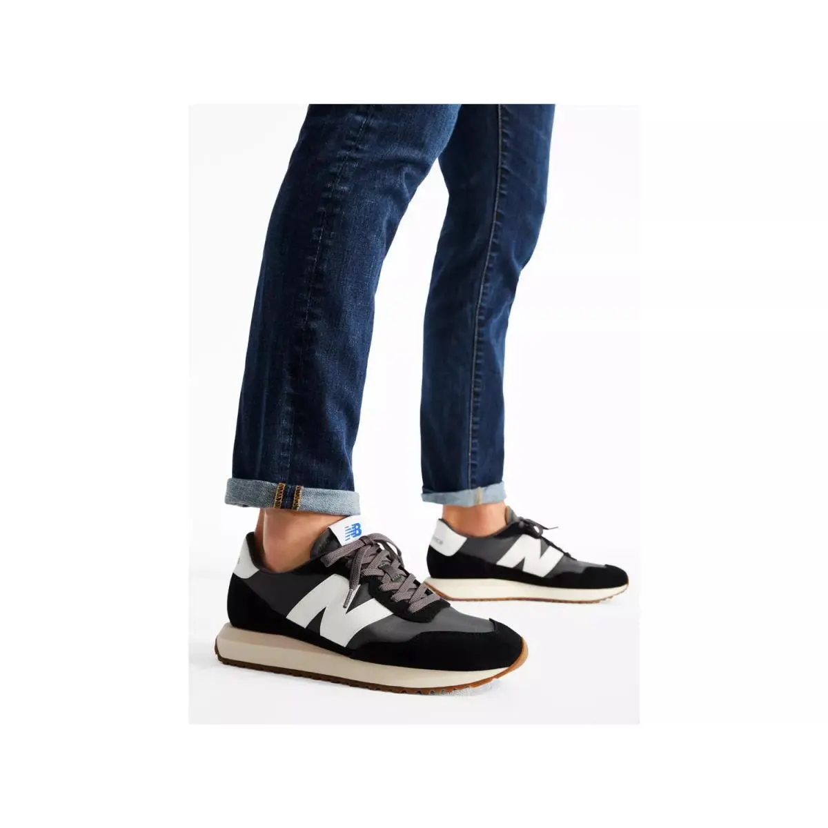 New Balance shoes - Black/White 6