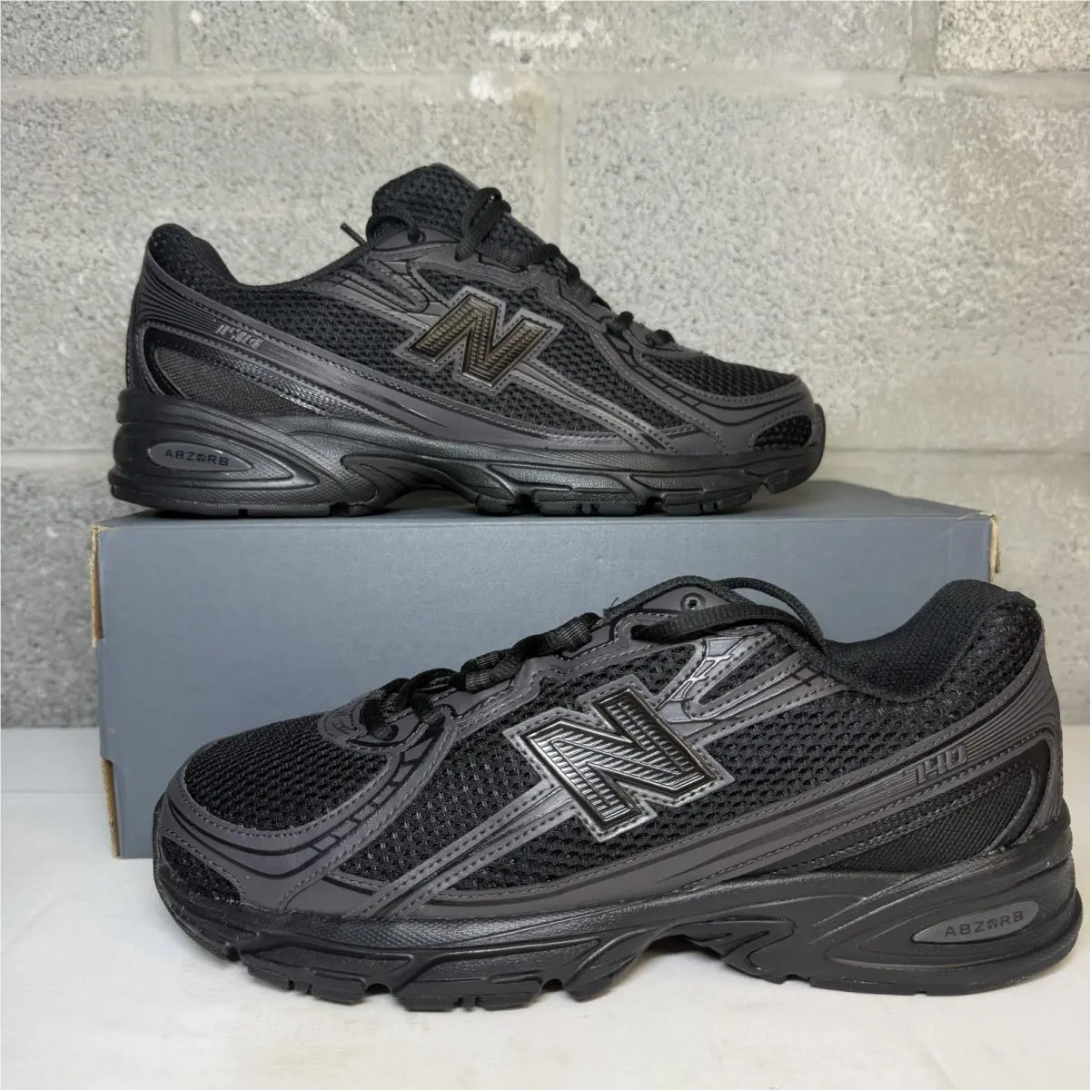 New Balance 740 Color Black U740V2 Women`s Size 9
