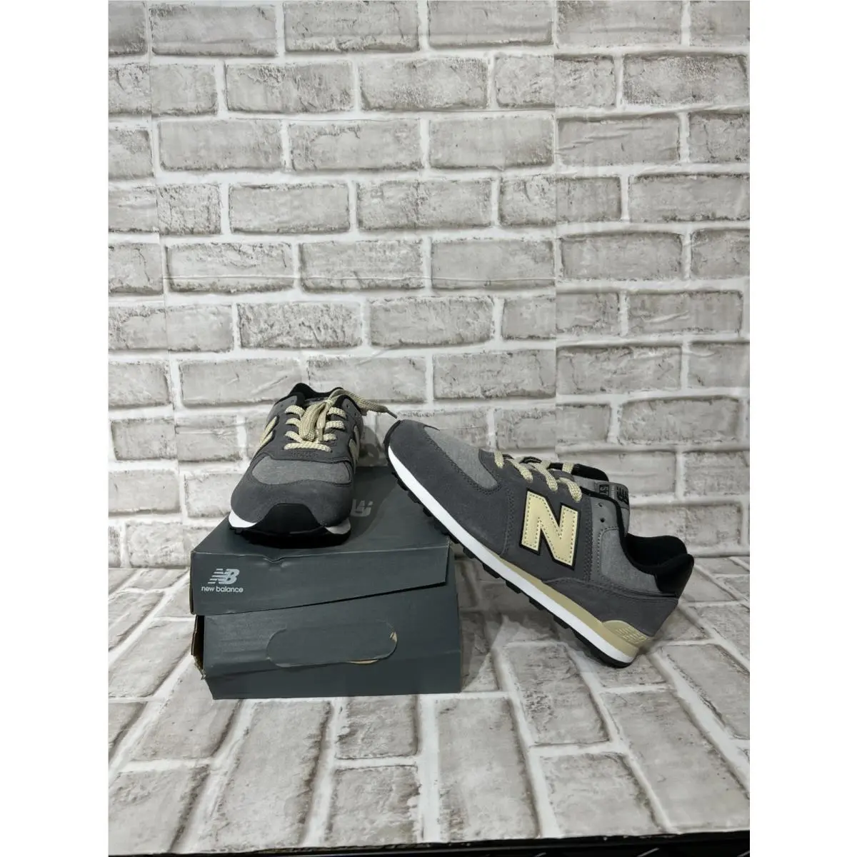 New Balance Boys 574 Athletic Sneakers GC574LGG Grey White Size 7 New