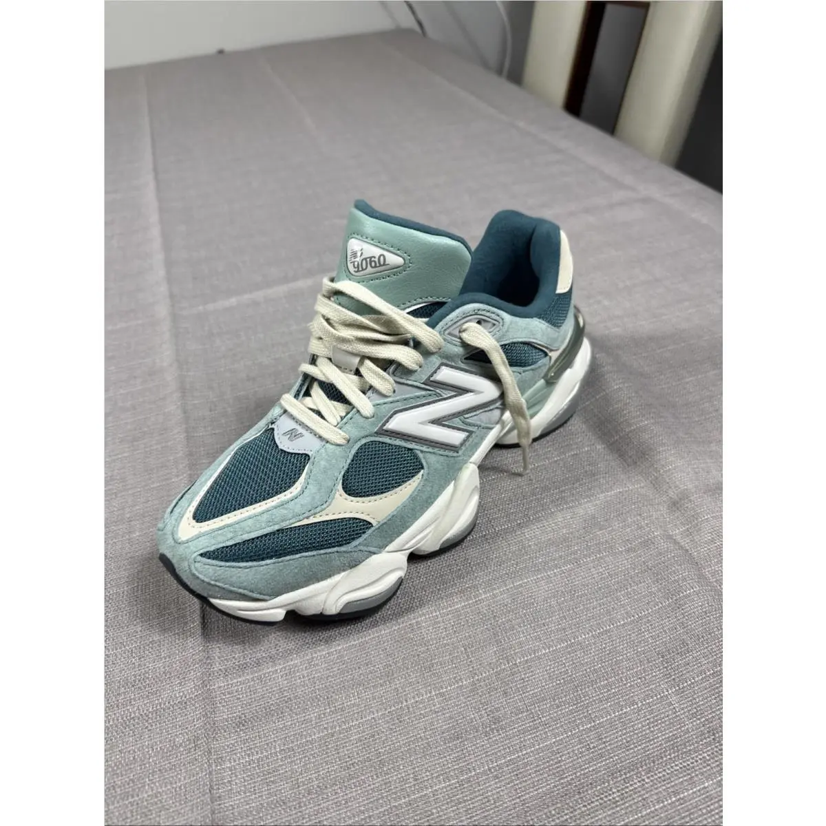 New Balance Men’s 9060 Green Athletic Sneakers Size 9.5