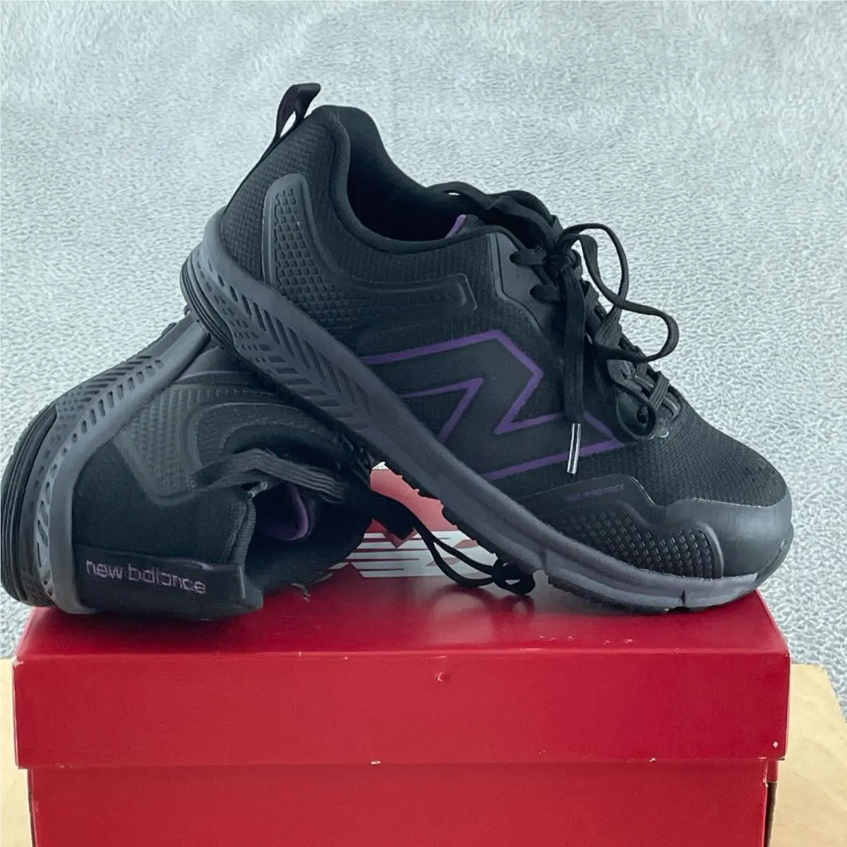 New Balance Women`s Aluminum Toe Industrial Shoe Black/purple 8 S195