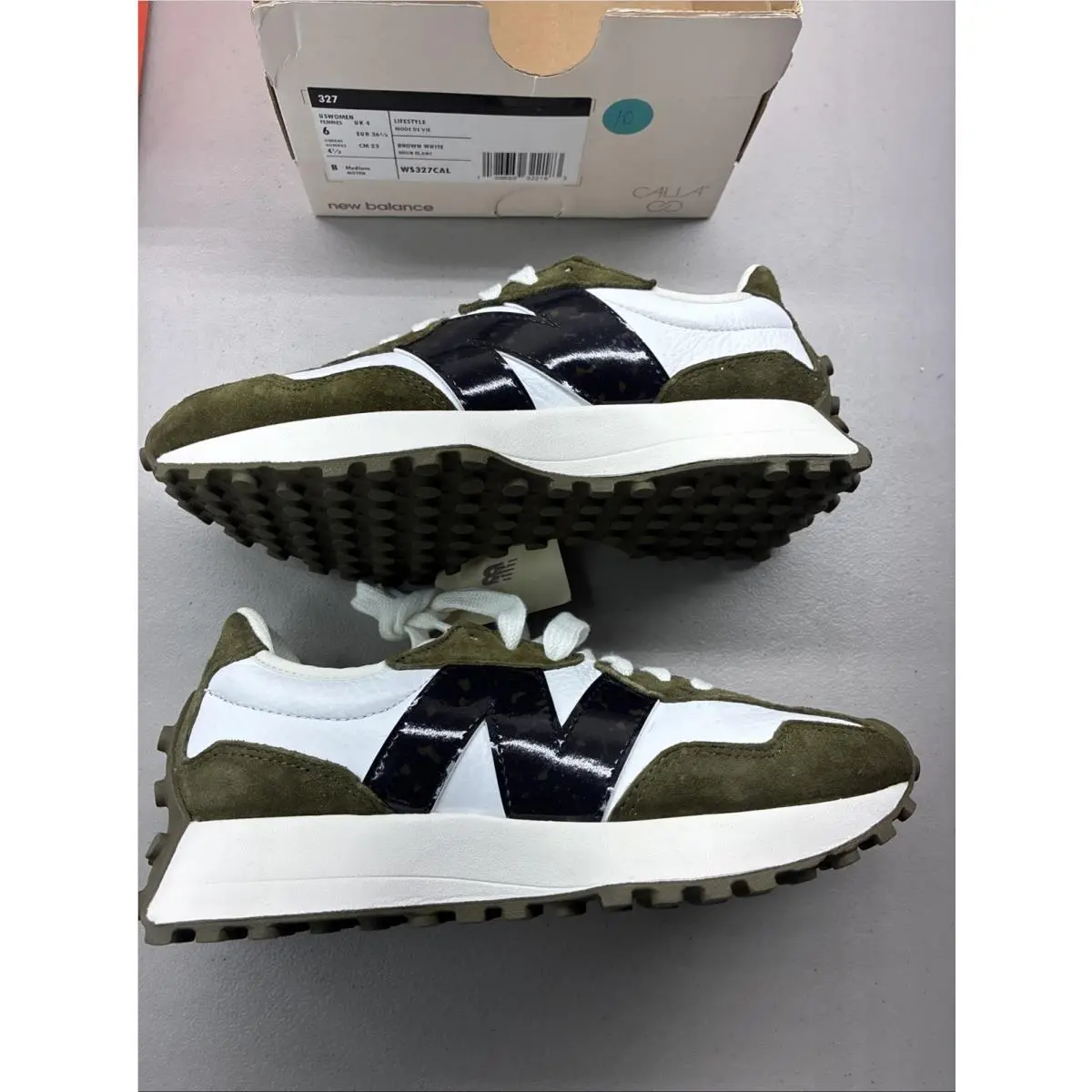 New Balance 327 Casual Women Sneaker Shoes Leather Green White Size 6 Box No Lid