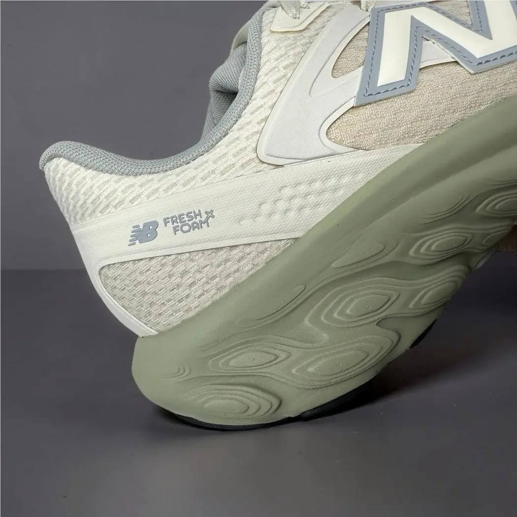 New Balance shoes - New Balance Fresh Foam X More v4 - Ivory 8