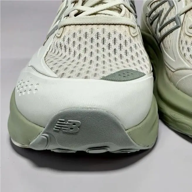 New Balance shoes - New Balance Fresh Foam X More v4 - Ivory 9