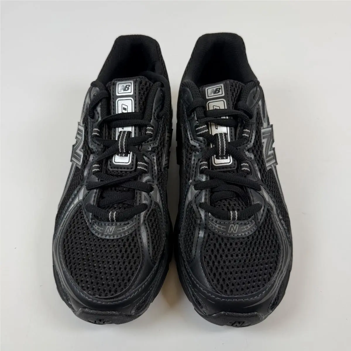 New Balance shoes - New Balance 740 - Black 2