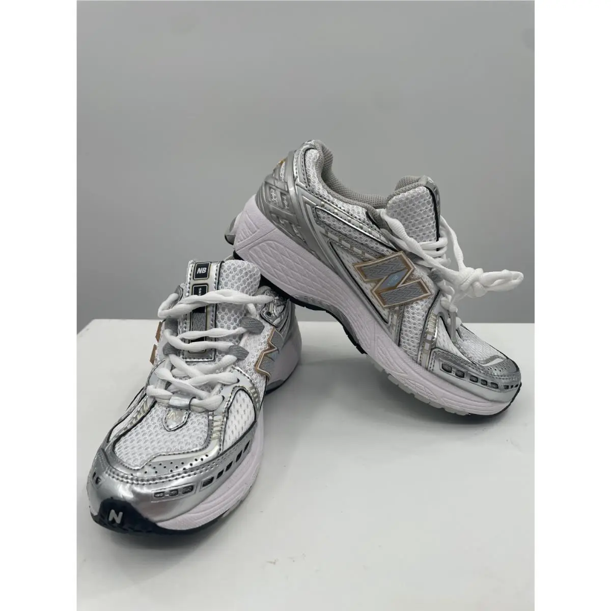 Nwot New Balance 1906RI Athletic Sneaker Boys 4 Silver Metallic Lace Up Low Top